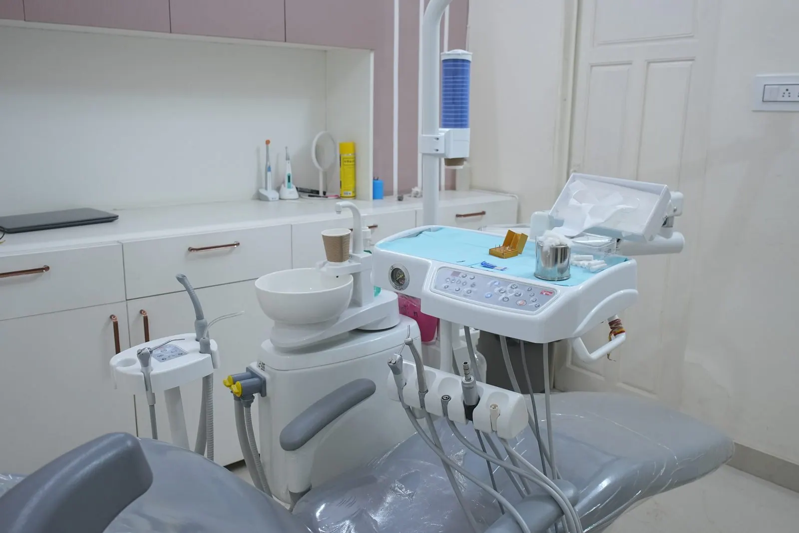 Dental chair unit with an instrument tray at Your Dentist, Malviya Nagar, Jaipur